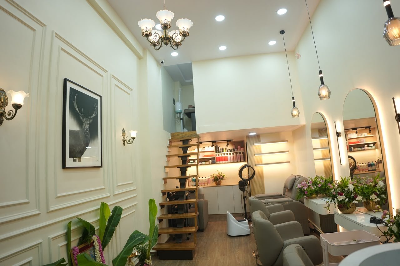 SneAura Salon Interior