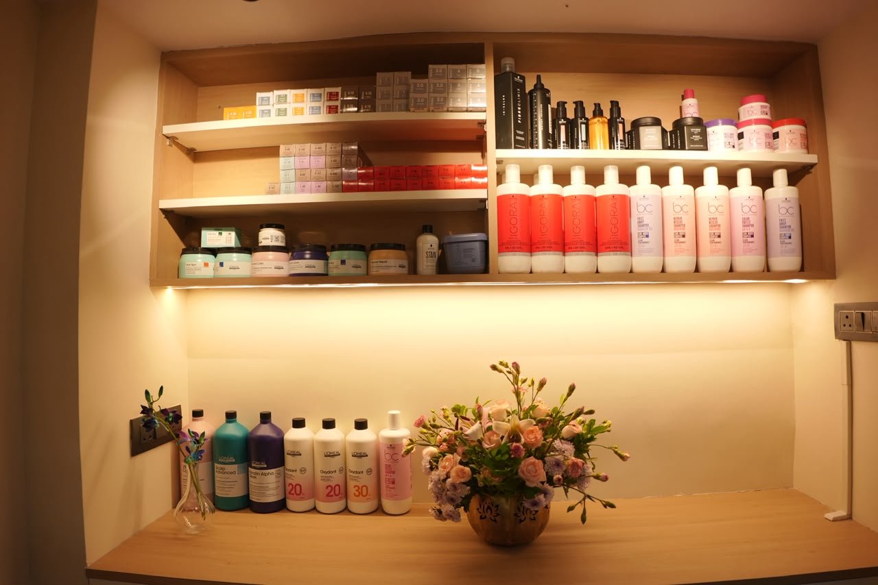 SneAura Salon Experience