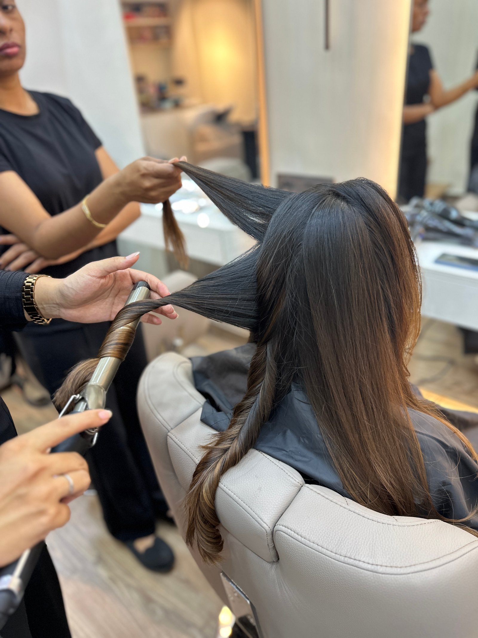 SneAura Salon Moments