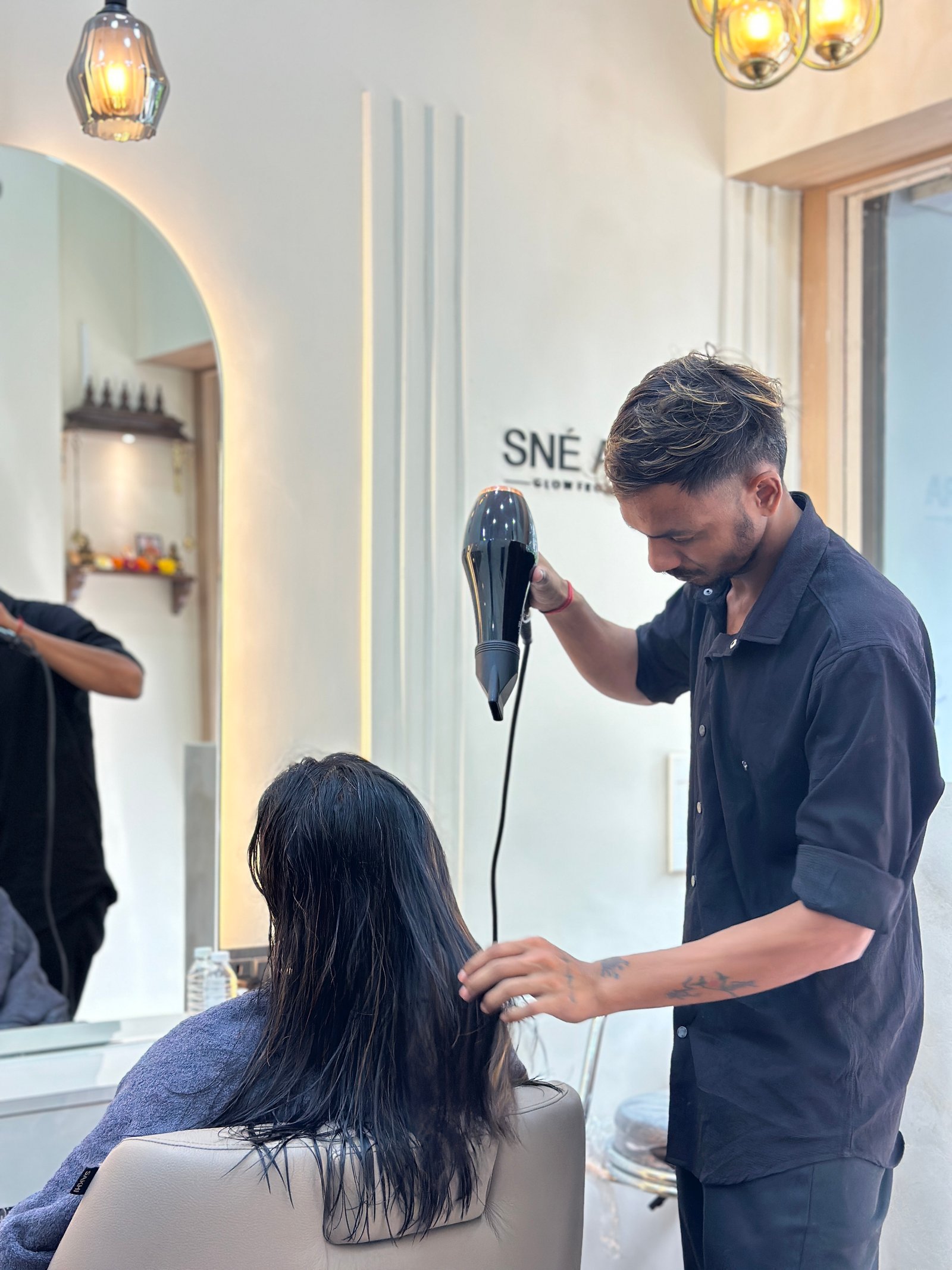 SneAura Styling Session